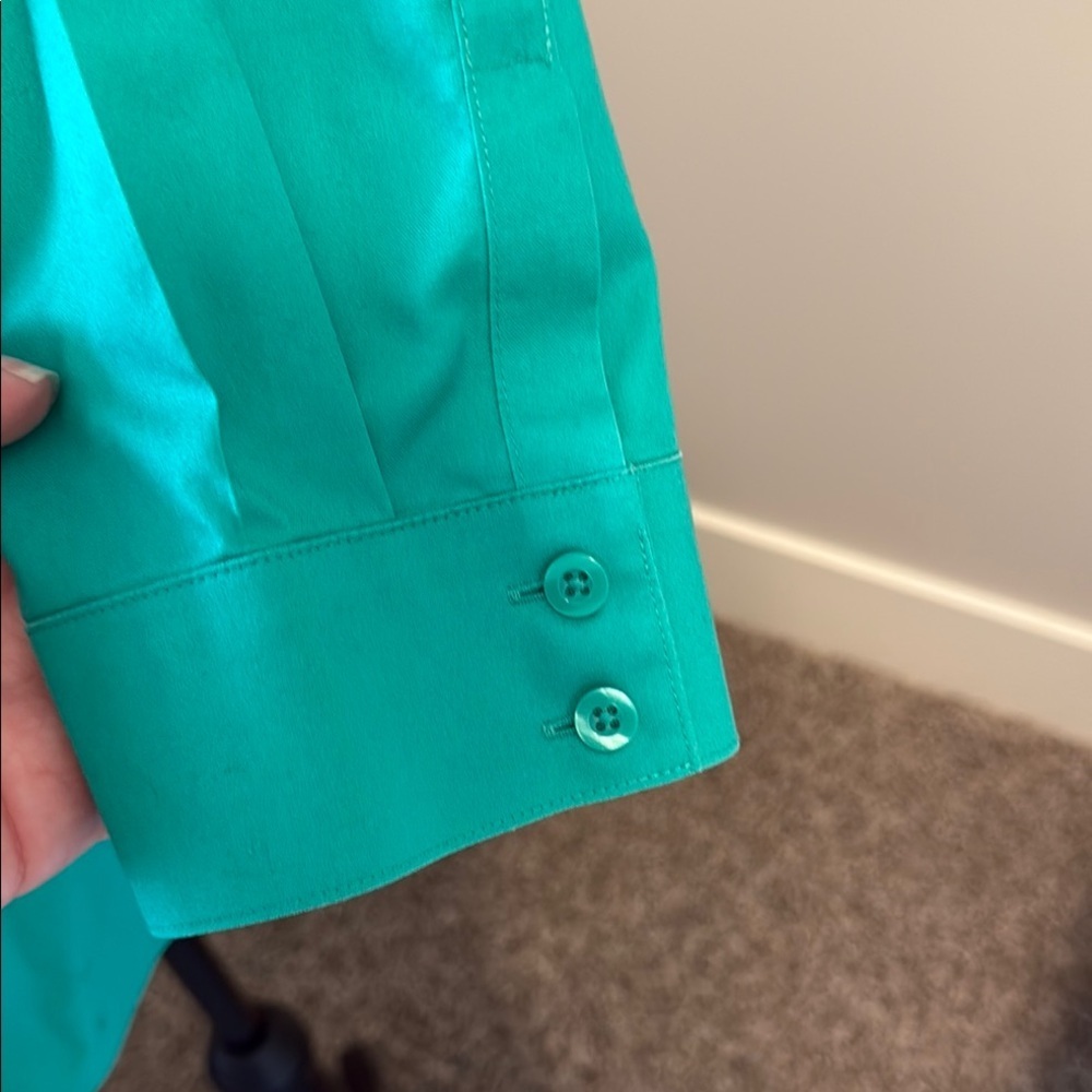 EUC Chico’s Women's Teal Button-Up Shirt - size 1​​ - Picture 3 of 7